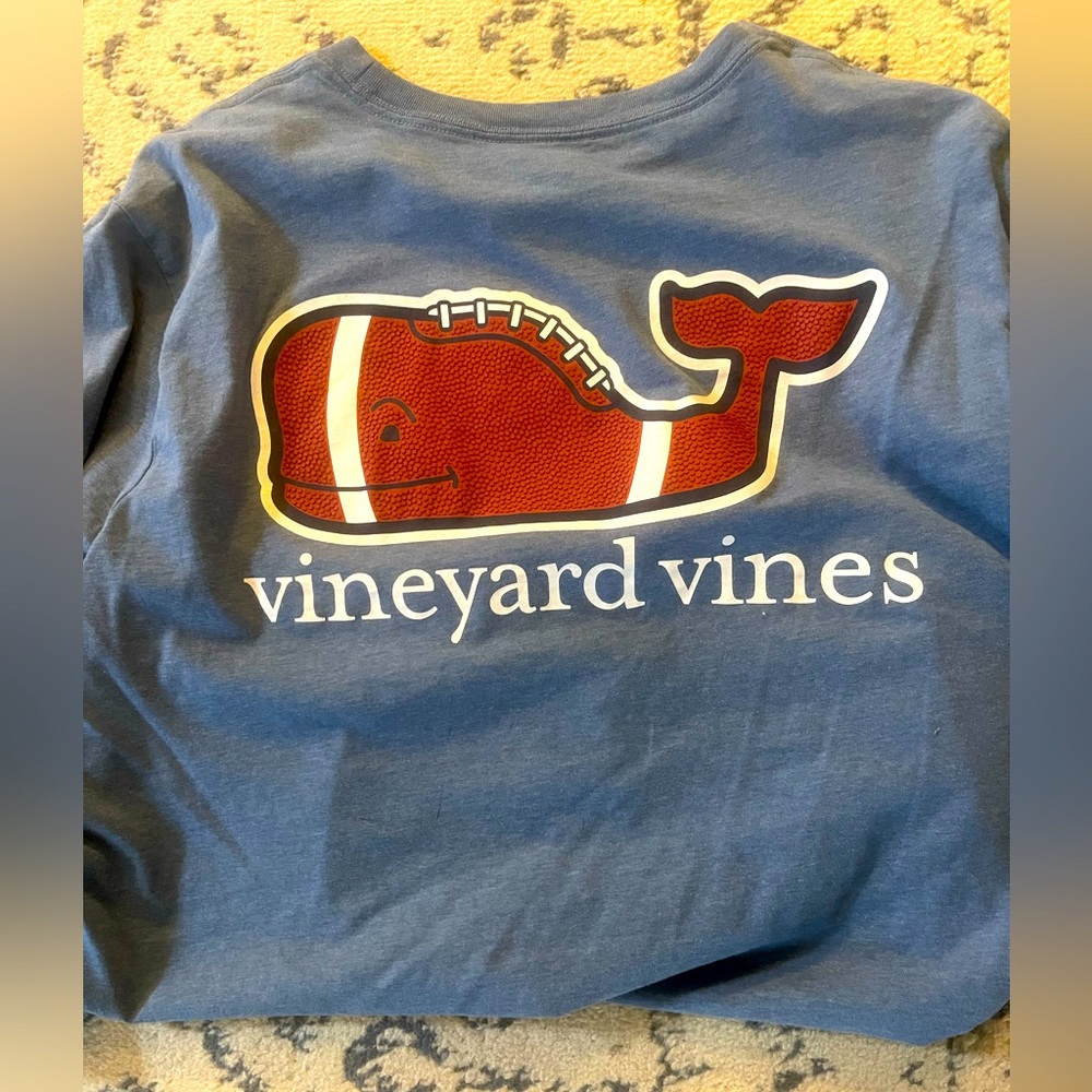 Men’s size small vineyard vines long sleeve tee